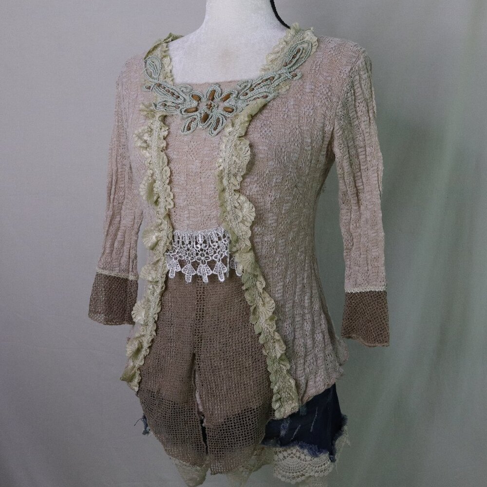 Pretty Angel | Embroidered Lace 3/4 Sleeve Top Small